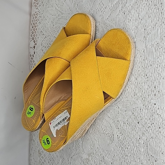 Andrew Geller Shoes - NWOT Andrew Geller Kimber yellow espadrille memory foam slip on wedges sz 9.5